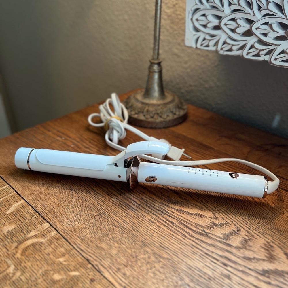 T3 Twirl 1 1/4 in Curling Iron - White (77581)